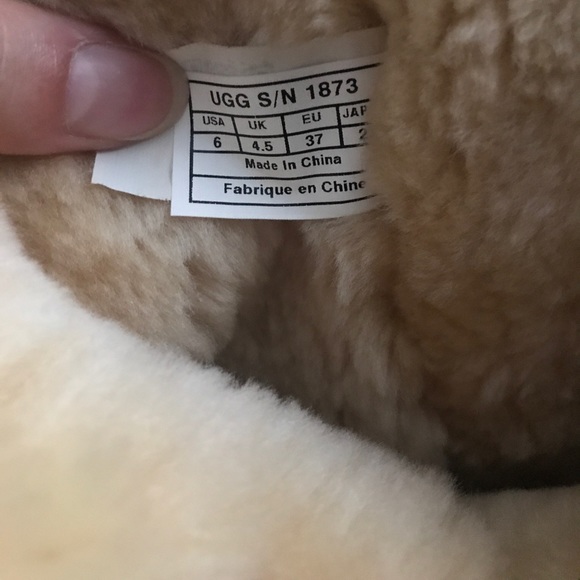 Chestnut Bailey button Tall Uggs - Picture 8 of 10